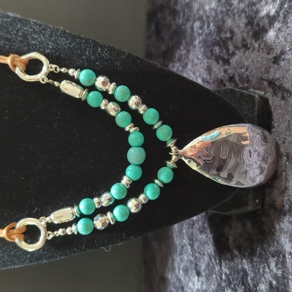 Unmarked Turquoise Color Silver Tone Pendant Adjustable Necklace w/Claw Clasp - Picture 2 of 8